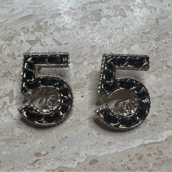 Chanel number 5 pendant earrings (2023) - Picture 3 of 8